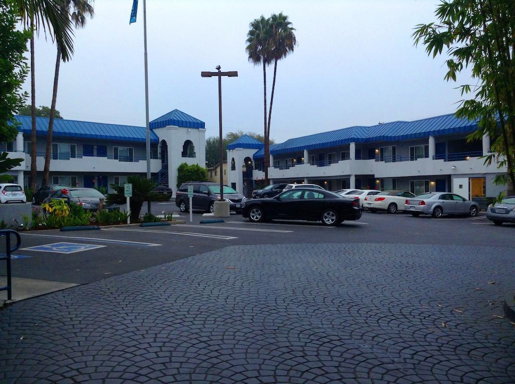 Hotel Current Лонг Бич Экстерьер фото